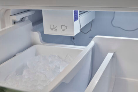 Réfrigérateur électrique à congélateur dans le bas de 18 pi³ - Blanc guimauve